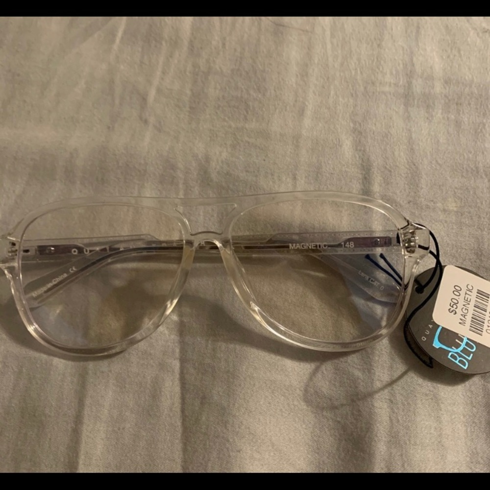 QUAY blue light glasses